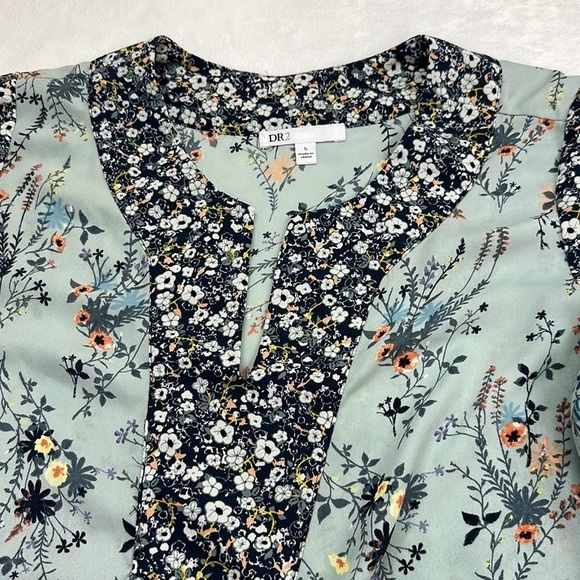 DR2 Floral Bell Sleeve Floral w/Ditsy Floral V-Neck Boho Blouse Small - Picture 11 of 12